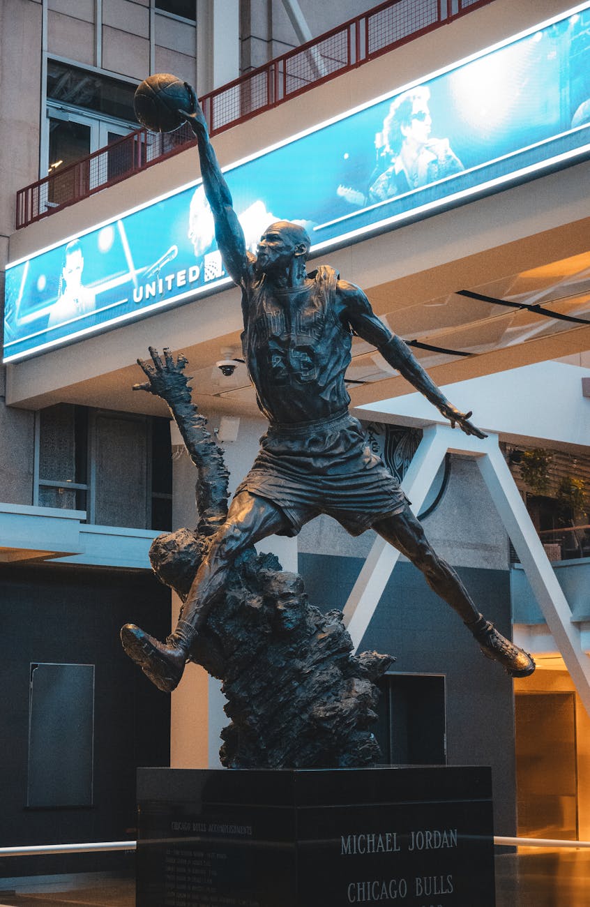 iconic michael jordan statue at united center